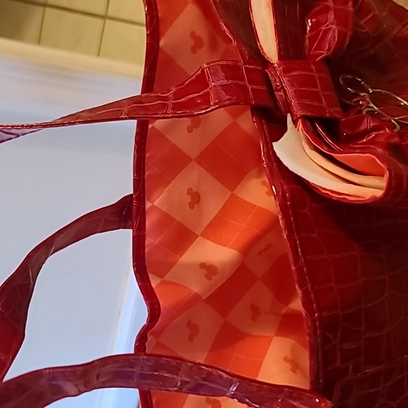 Walt Disney red tote - Picture 2 of 2
